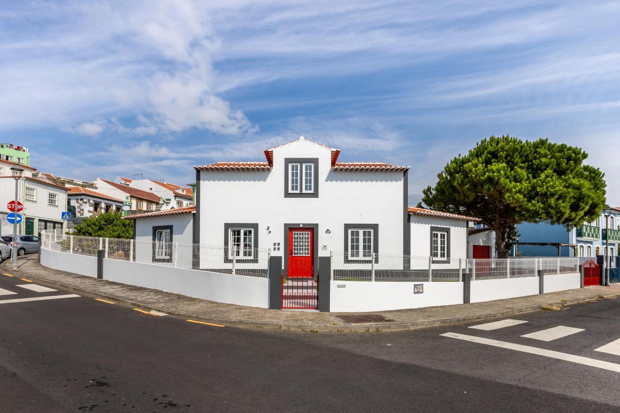 Angra Charming Suites By Seewest Angra do Heroísmo Exteriér fotografie