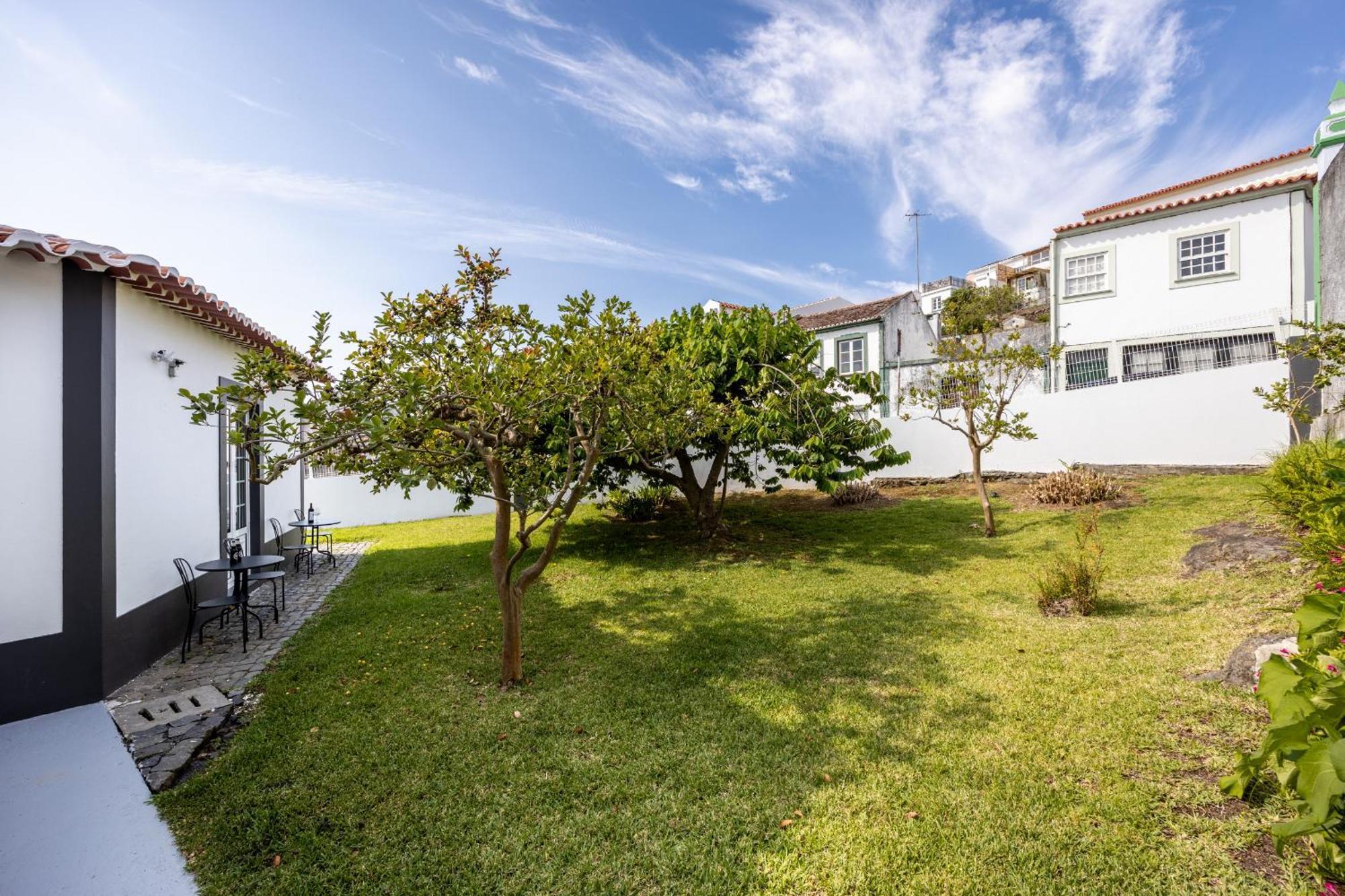 Angra Charming Suites By Seewest Angra do Heroísmo Exteriér fotografie