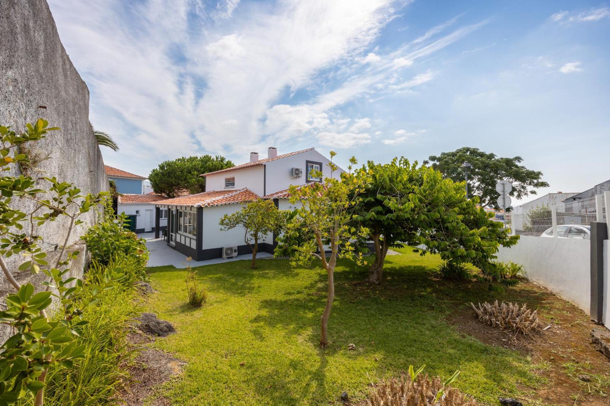 Angra Charming Suites By Seewest Angra do Heroísmo Exteriér fotografie